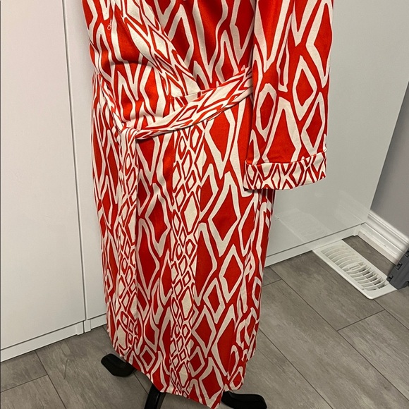 DVF NWOT Silk Burnt Orange Cream Geometric Midi Wrap Dress, Size L 12/14 - Picture 5 of 15